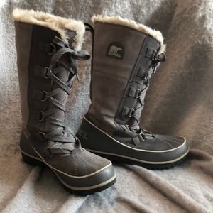Sorel Tivoli Tall Gray Snowboots Size 8.5
